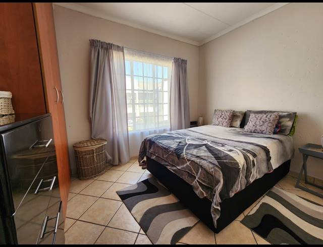 2 BEDROOM APARTMENT FOR SALE IN WATERVAL EAST